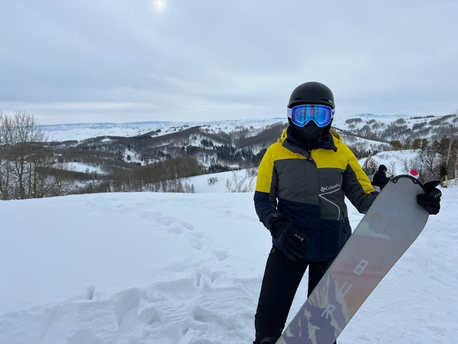 Срочно продаеться лыжный костюм фирмы Columbia .