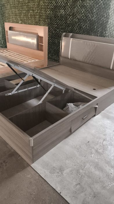 Двуспальная кровать