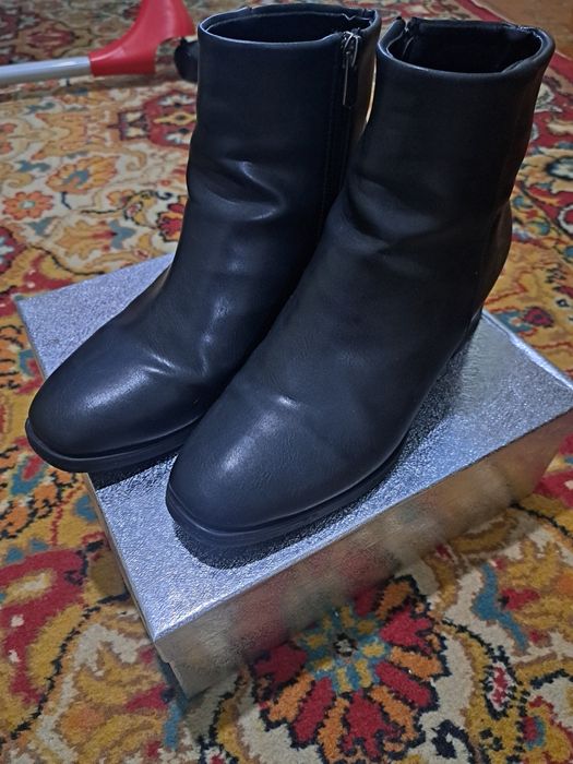 Продаются женские ботинки с мехом