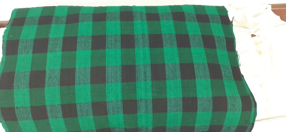 Платове ръчно тъкани