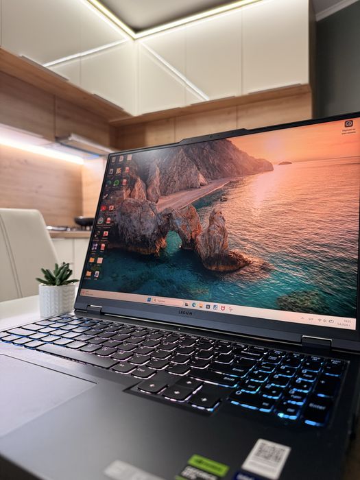 Lenovo Legion Pro 5 16IRX8 | Intel Core i9-13900HX | 32GB DDR5 | 1TB SSD | Отлично състояние