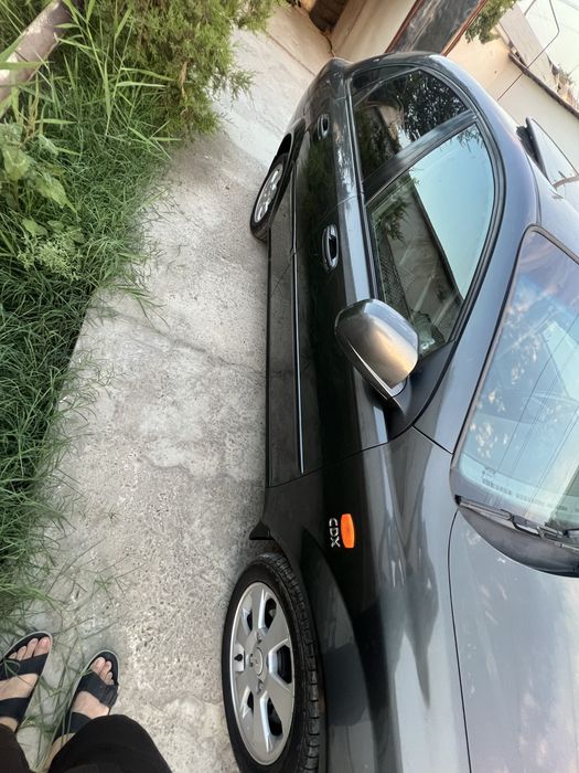 Avtomobil chevrolet lacetti