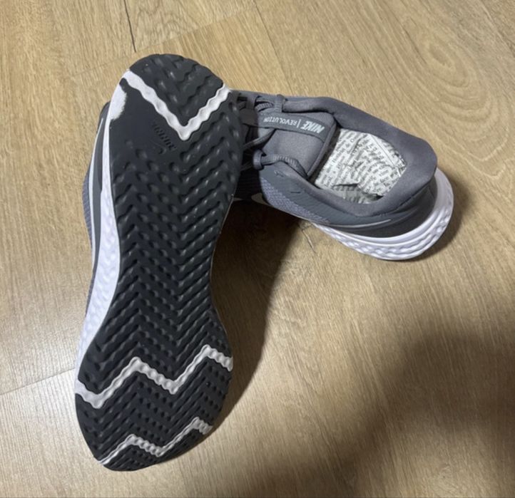 Adidasi nike nr42