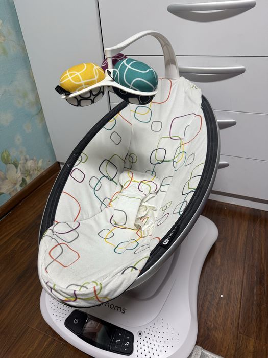 Продам кресло-качалку 4 moms.