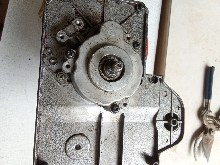 Продается электродвигатель от бытовой пилы ЗУБР