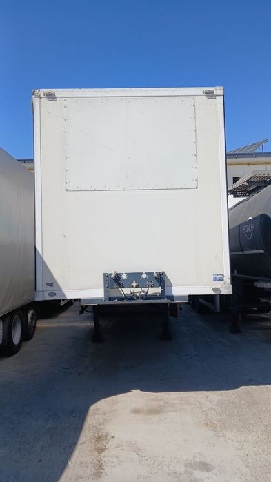 Izatermik yarim tirkama