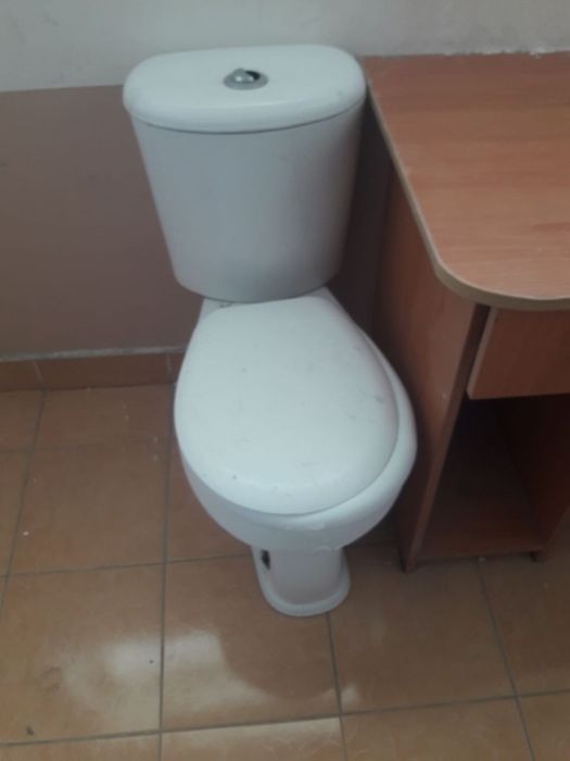 Unitaz b/u holati yaxshi smisteteli rakvina bn