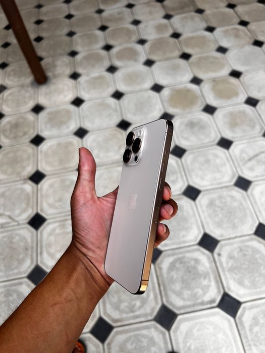Iphone 16 pro max dizer titan xolati idyal