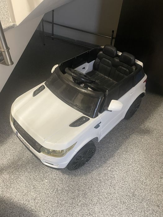 Детска акумлаторна кола