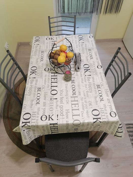 Кухненска маса  стъклена сива и столове