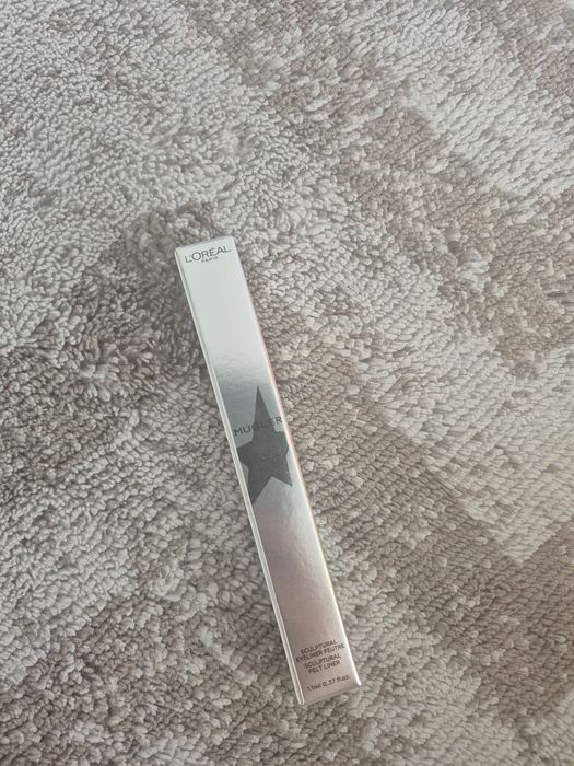 Eyeliner L'Oréal Paris x Mugler Sculptural Felt Liner – nou, sigilat
