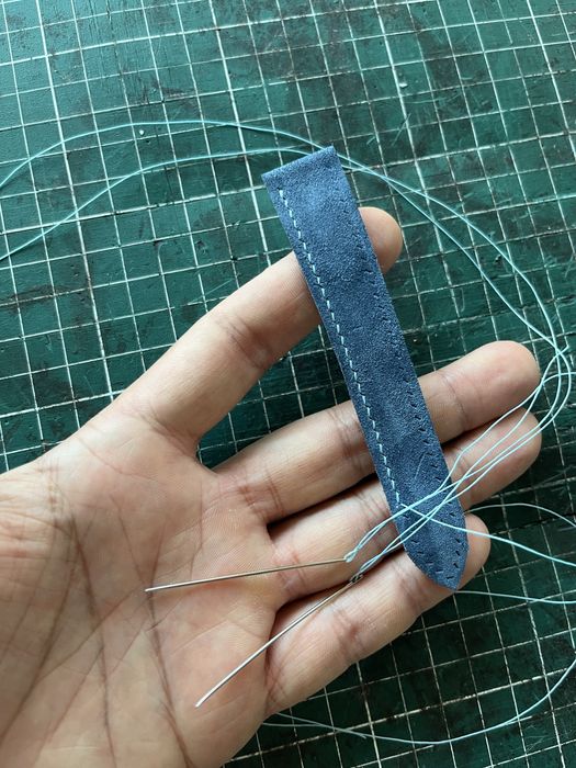 Curea pentru ceas lucrata manual din piele italiana suede