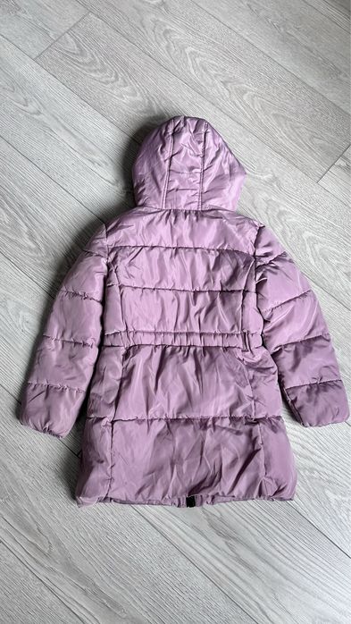 Продам. Куртка зимняя. девочке 122
