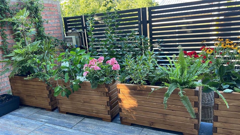 Jardiniere din lemn masiv