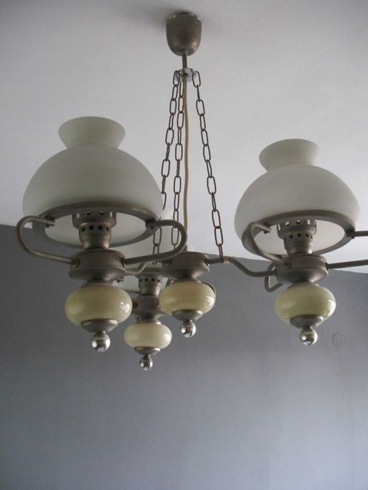 Полилей с три лампи