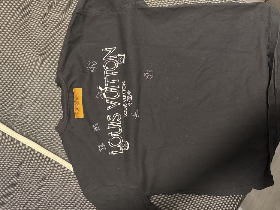 Продава се тениска на louis vuitton