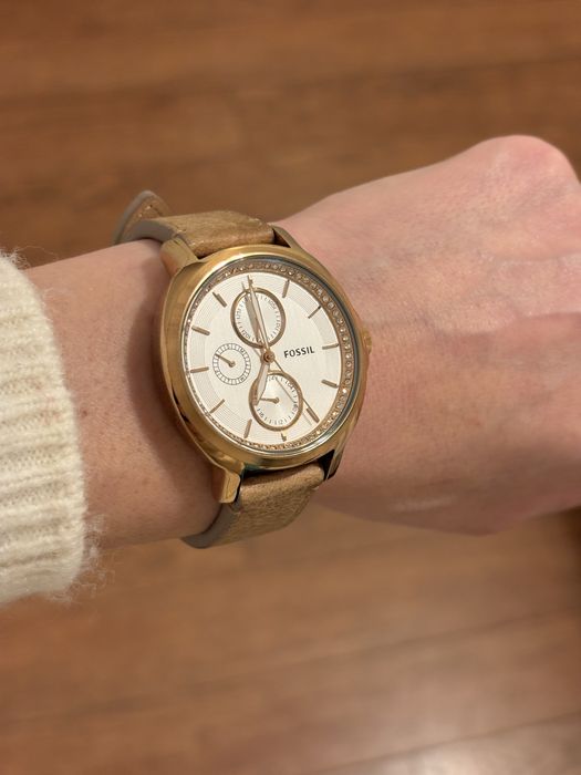 Ceas Fossil dama original . Curea din piele . Stare foarte buna