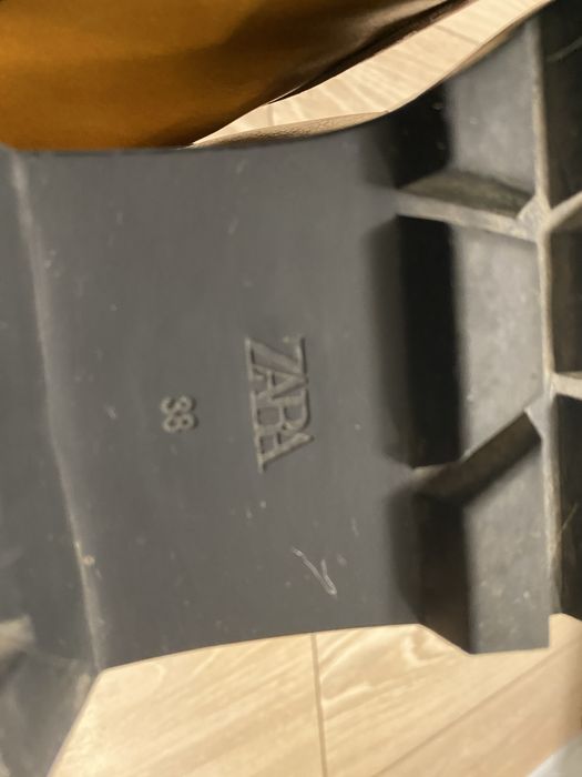 Кожанные ботинки ZARA