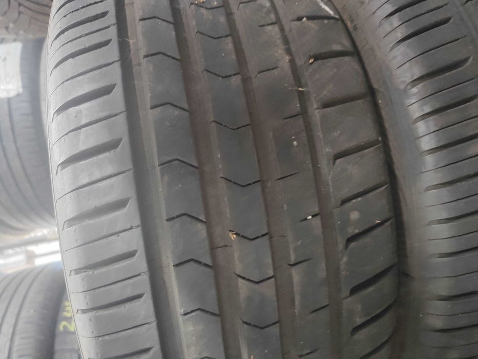 2бр.летни гуми 225/45/18 Vredestein