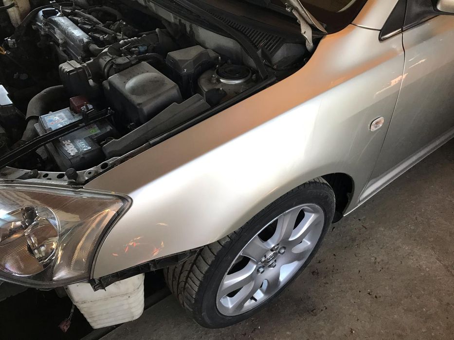 Capota usa stanga dreapta piese toyota avensis t25 nonfacelift 2004