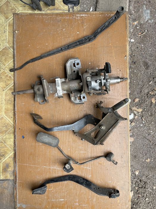 Запчасти на Тойота Карина е