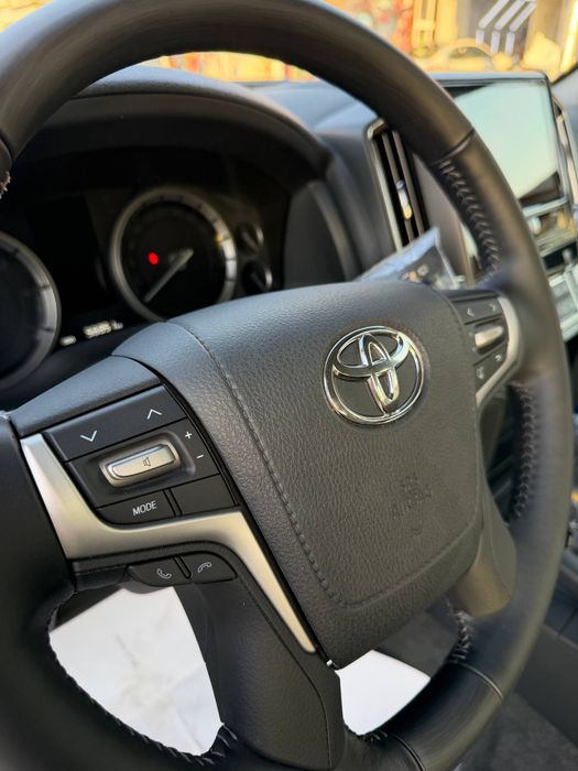 Toyota Land Cruiser 200