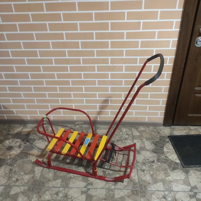 Детские красные санки