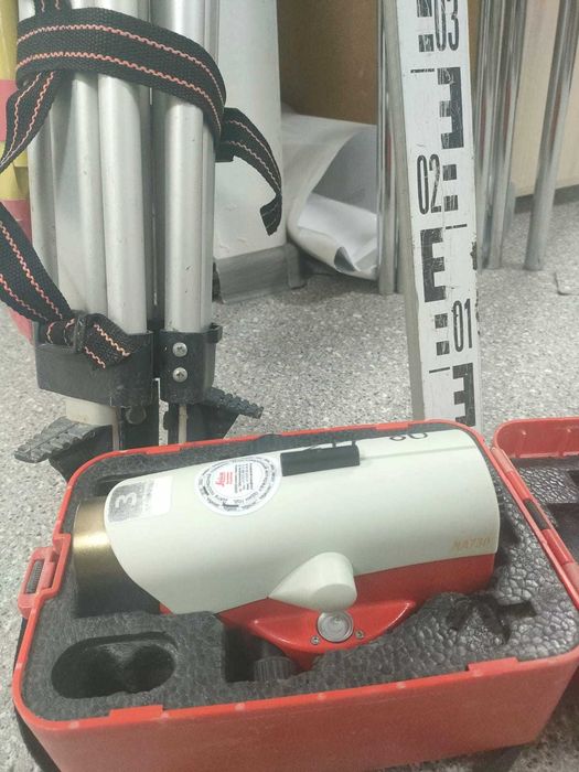 нивелир Leica NA730