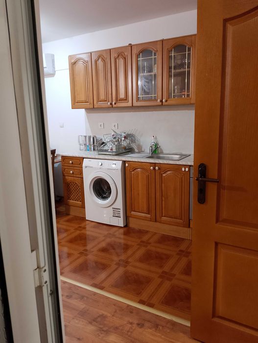 Дава под наем малък 2 стаен апартамент в гр.Бургас жк.Възраждане