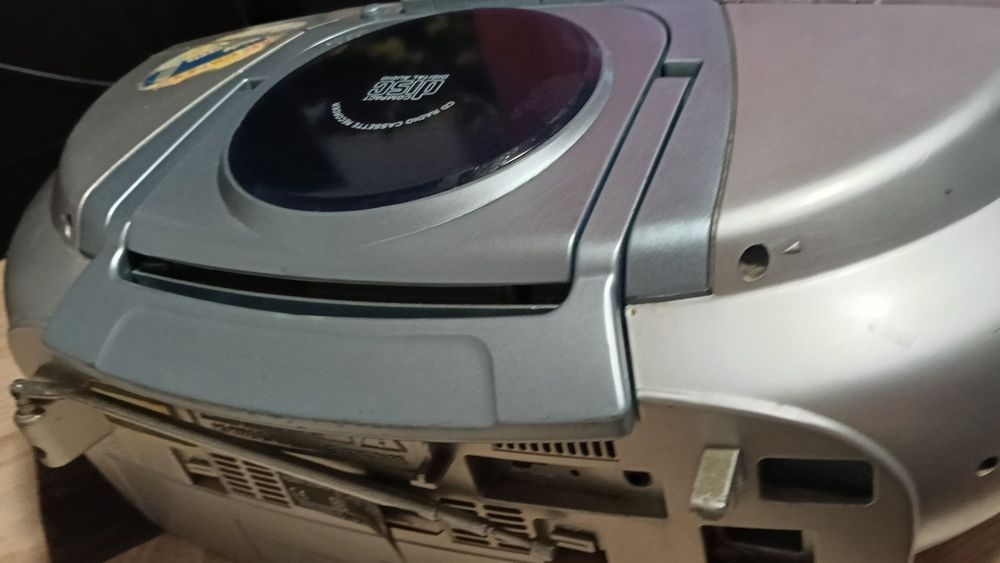 Radiocasetofon cu CD Sanyo Bass Xpander – Boombox Portabil (Radio/CD/Caseta)