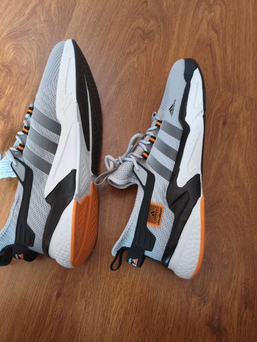 Продам кроссовки Adidas p-p45