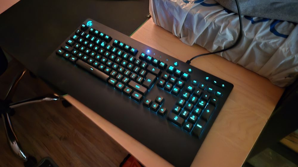 Геймърски комплект Logitech мишка и клавиатура