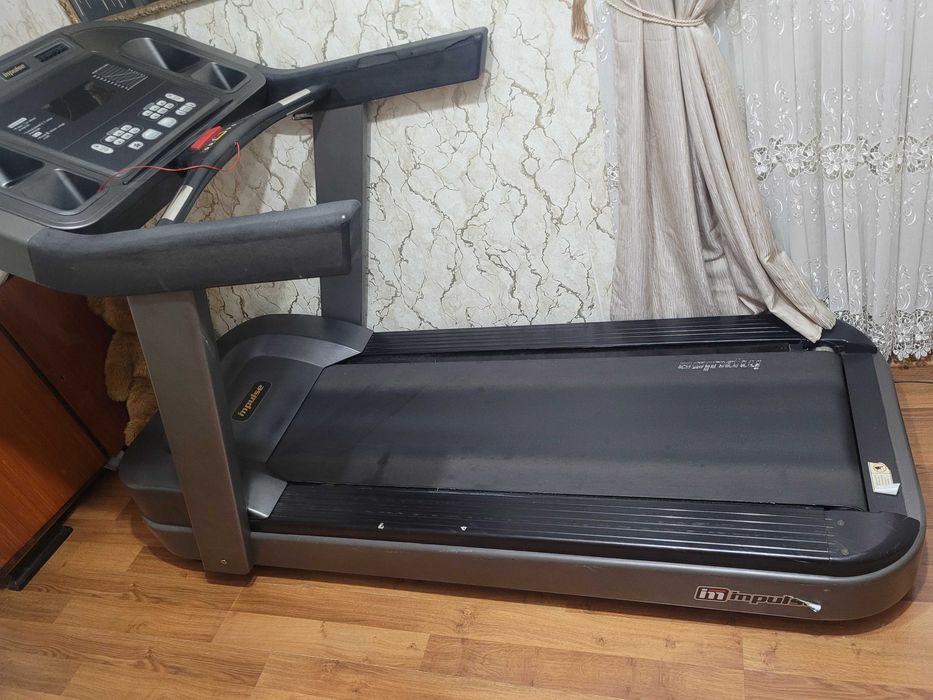 Bandă de alergat profesională Impulse