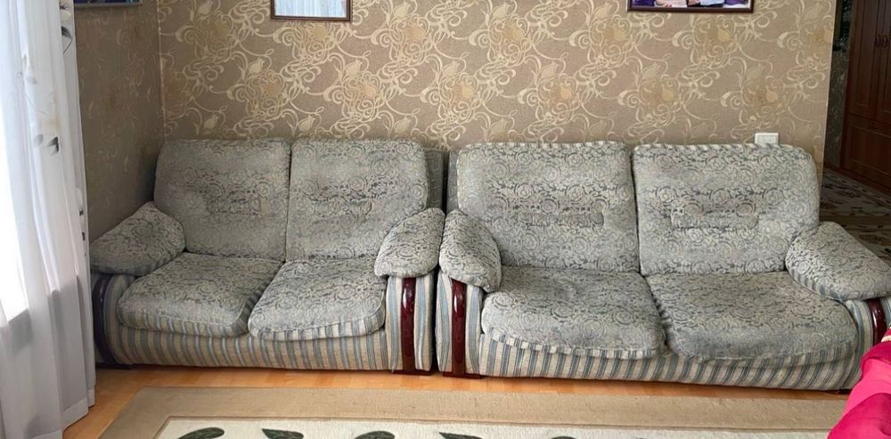 Продается 2 дивана и ковры