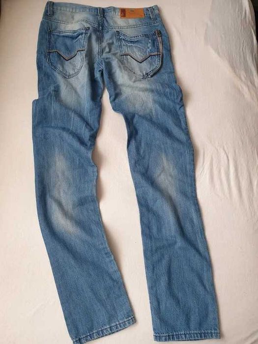 Blugi barbati Azra,marimea 31,cred ca M,noi cu eticheta