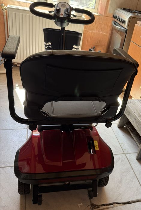Scuter/carucior electric pentru varstnici sau persoane cu dizabilitati