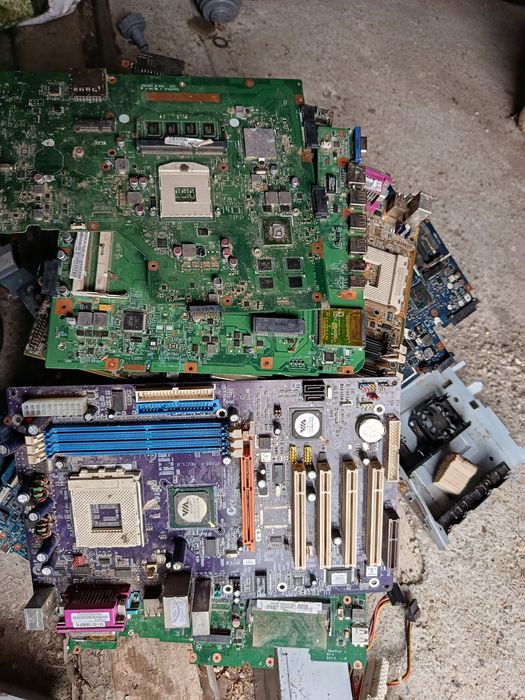 Vind plăci PC vechi