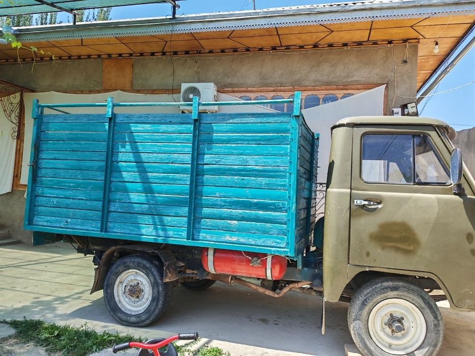 UAZ yuk mashinasi sotiladi