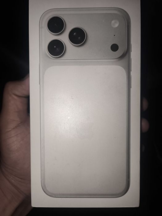 Iphone 17pro max  silver 256