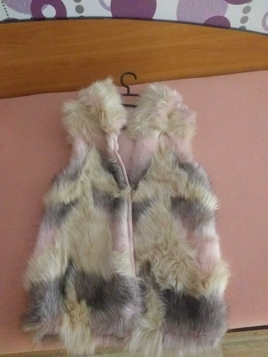 Дамски комрлект и елек в перфектно състояние неразличими от нови!