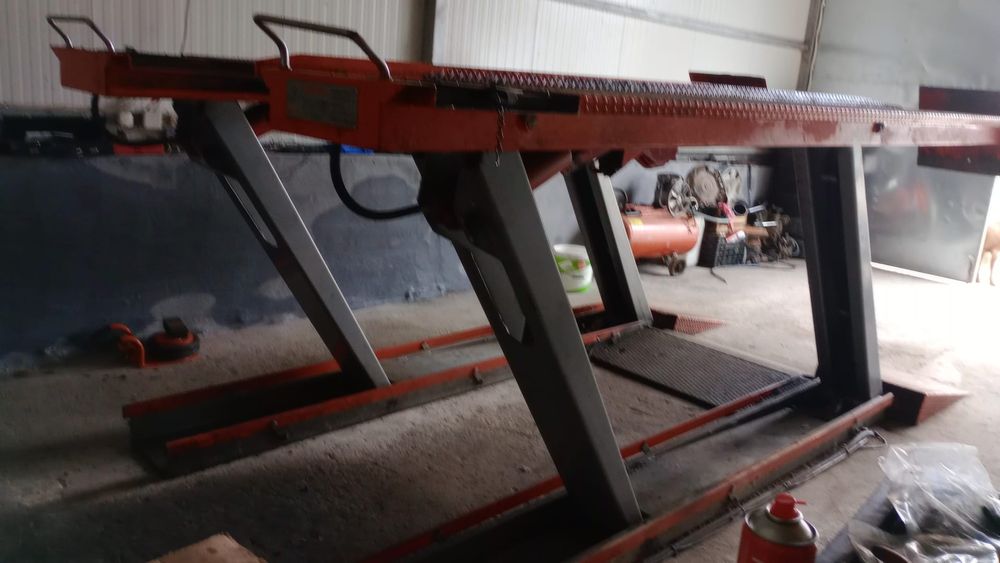 Elevator - second hand