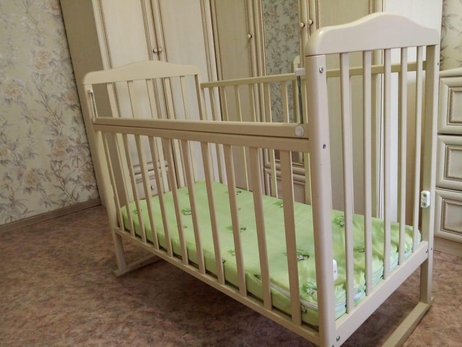 Детская кроватка