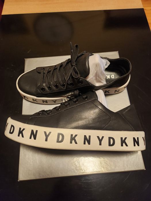 Черни маратонки  DKNY