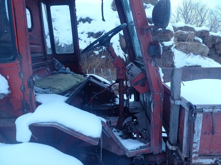 Трактор экономичным Т16 на ходу