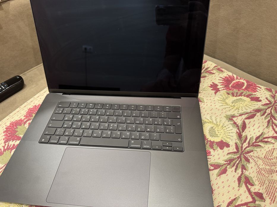 Продам macbook pro 16 m3