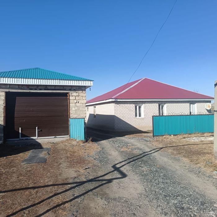 Продам просторный дом в послеке Дон (20 соток земли)