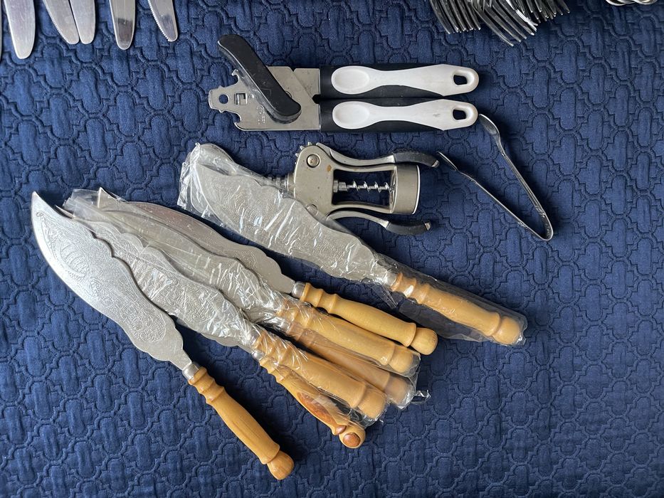 Нож резной с деревянной ручкой