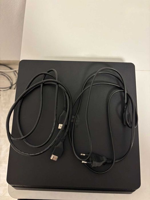 Продавам PlayStation 4