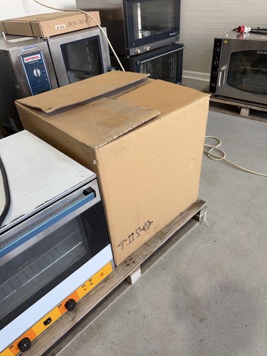 Cuptor patiserie EKA Italia - 4 tavi 425 × 345 mm - 380V - 5.6 KW - 2 buc -nou si putin folosit