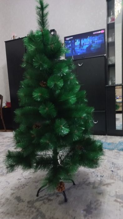 Продаётся пушистая ёлка